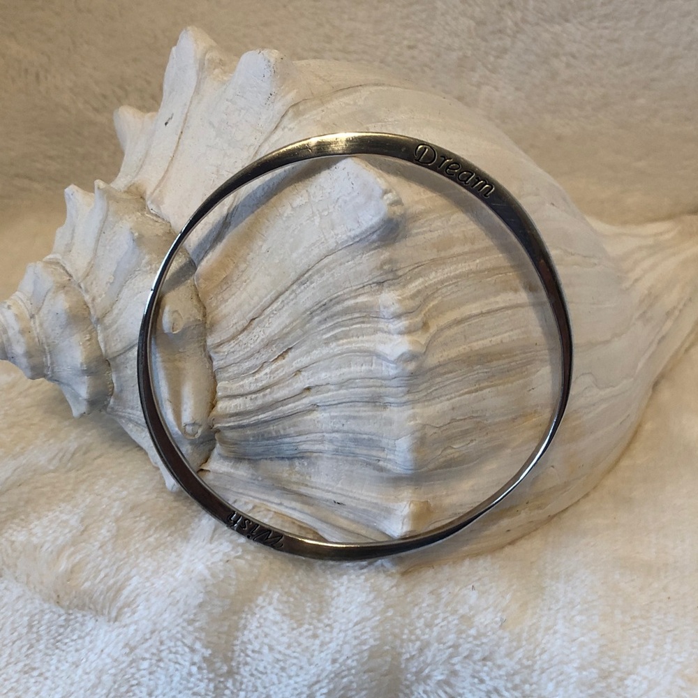 Beautifully Hand-Craf Sterling Silver Spun Bangle with Life Messages